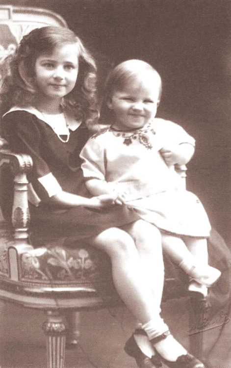 Principele Mircea, alături de sora sa, principesa Ileana