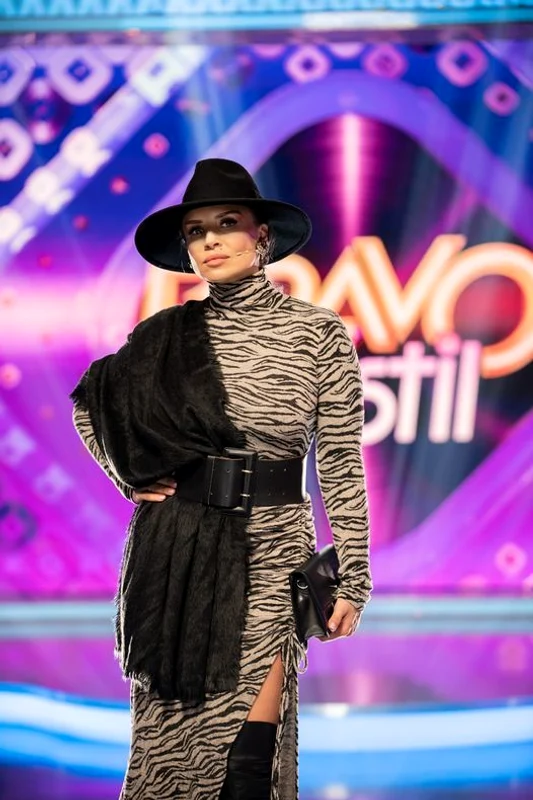 2 adina halas sexy decolteu la bravo ai stil 4 jpg jpeg