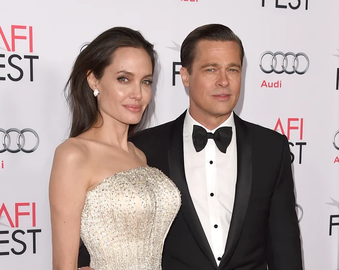 
    Angelina Jolie și Brad Pitt au făcut milioane de dolari din pozele cu copiii lorfoto: Getty  