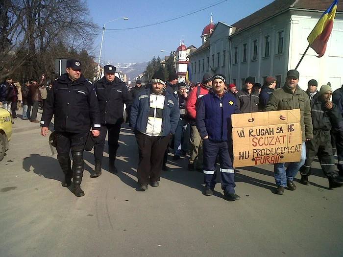 Minerii așteaptă noutăți de la București (sursa: Cronica Văii Jiului)