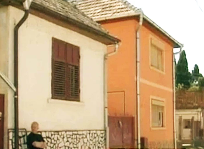 Anchetatorii au scos  din casă cadavrele  celor doi pensionari