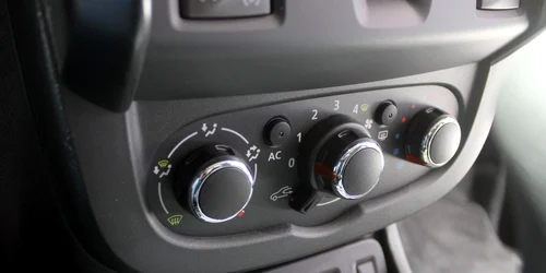 Interiorul autoturismului Dacia Duster este prezentat oficial în cadrul Salonului Auto de la Frankfurt MEDIAFAX FOTO