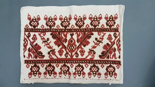 Piese din colecțiile textile/port ale Muzeului de Etnografie Brașov
