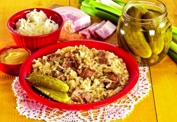 
    Pentru pofticioși, le recomandam aceasta delicioasa varza murata cu carne de porcclickpoftabuna.ro  