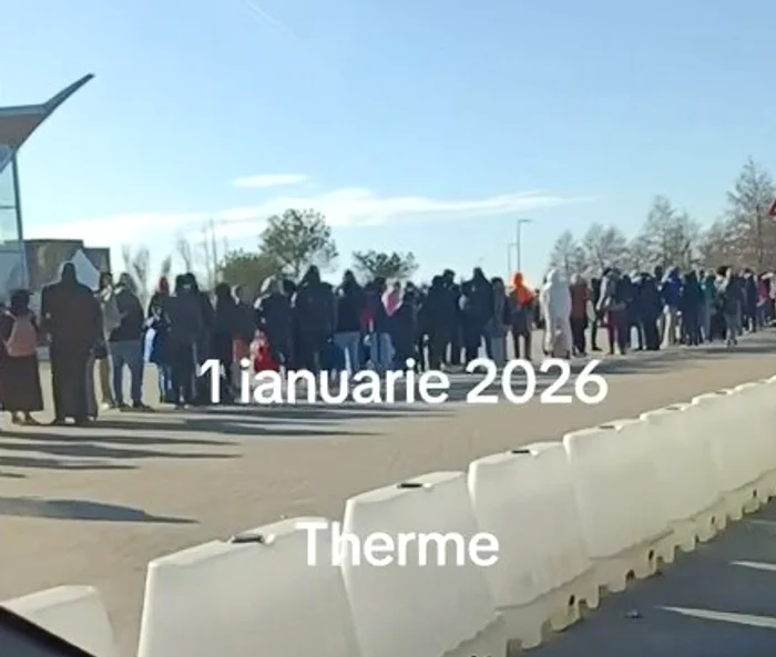 VIDEO Cozi uriașe în prima zi din an la Therme București: „Singura baie a fost o baie de mulțime”