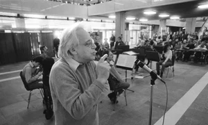 Componist Gyorgy Ligeti , tijdens repetitie, Bestanddeelnr 932 8517 jpg