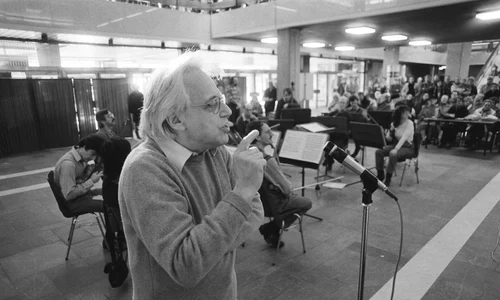 Componist Gyorgy Ligeti , tijdens repetitie, Bestanddeelnr 932 8517 jpg