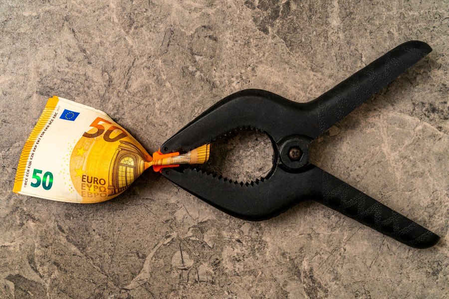 EUR versus RON. Ce companii au de câștigat din slăbirea oricăreia dintre cele două monede