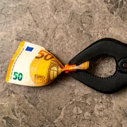 euro clește devalorizare scadere foto Akcenta jpeg