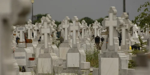 cimitir morminte jpeg