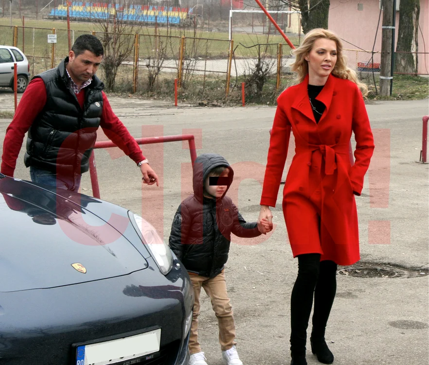 Alina Borcea l-a dus pe George să-şi vadă tatăl la închisoare, iar şoferul i-a însoţit