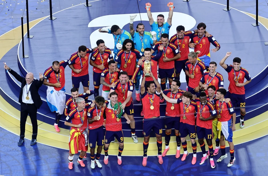 Spaniolii au primit trofeul și medaliile de campioni mondiali (Foto: EPAImages)