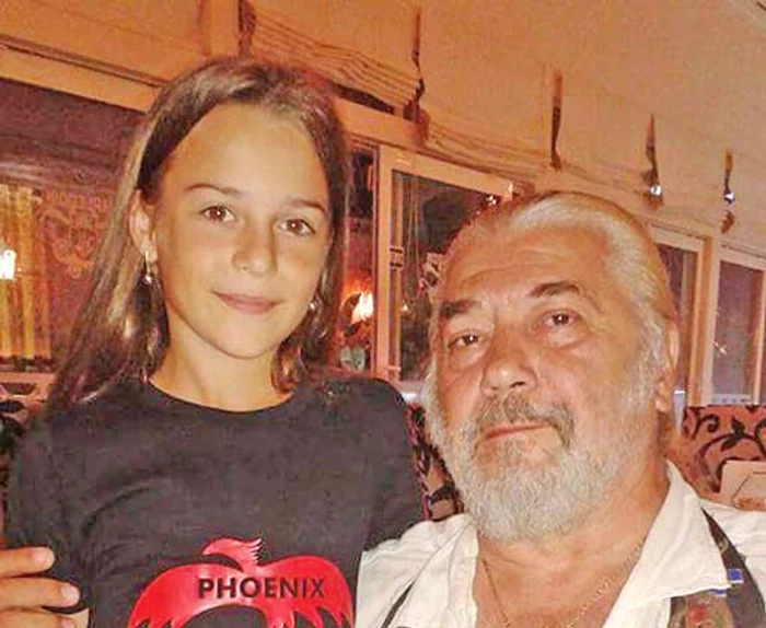 
    Puştoaica are mare  succes pe scenă  