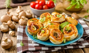Mini pizza rapida  Sursa foto shutterstock 351620420 jpg