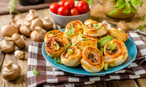 Mini pizza rapida  Sursa foto shutterstock 351620420 jpg