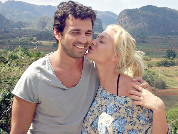 De când s-a logodit,  s-a făcut fată cuminte