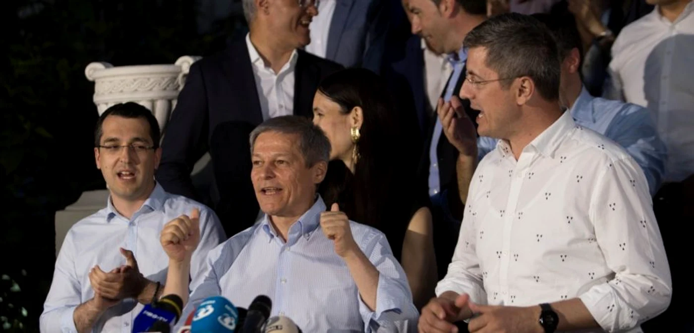 Dragoş Tudorache, Dragoş Pîslaru şi Vlad Voiculescu au ajuns să încaseze sume consistente şi din prezenţa în consilii de administraţie în 2016. FOTO Mediafax / Alexandra Pandrea