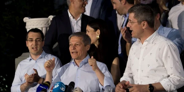 Dacian Ciolos Vlad Voiculescu Dan Barna FOTO Mediafax / Alexandra Pandrea