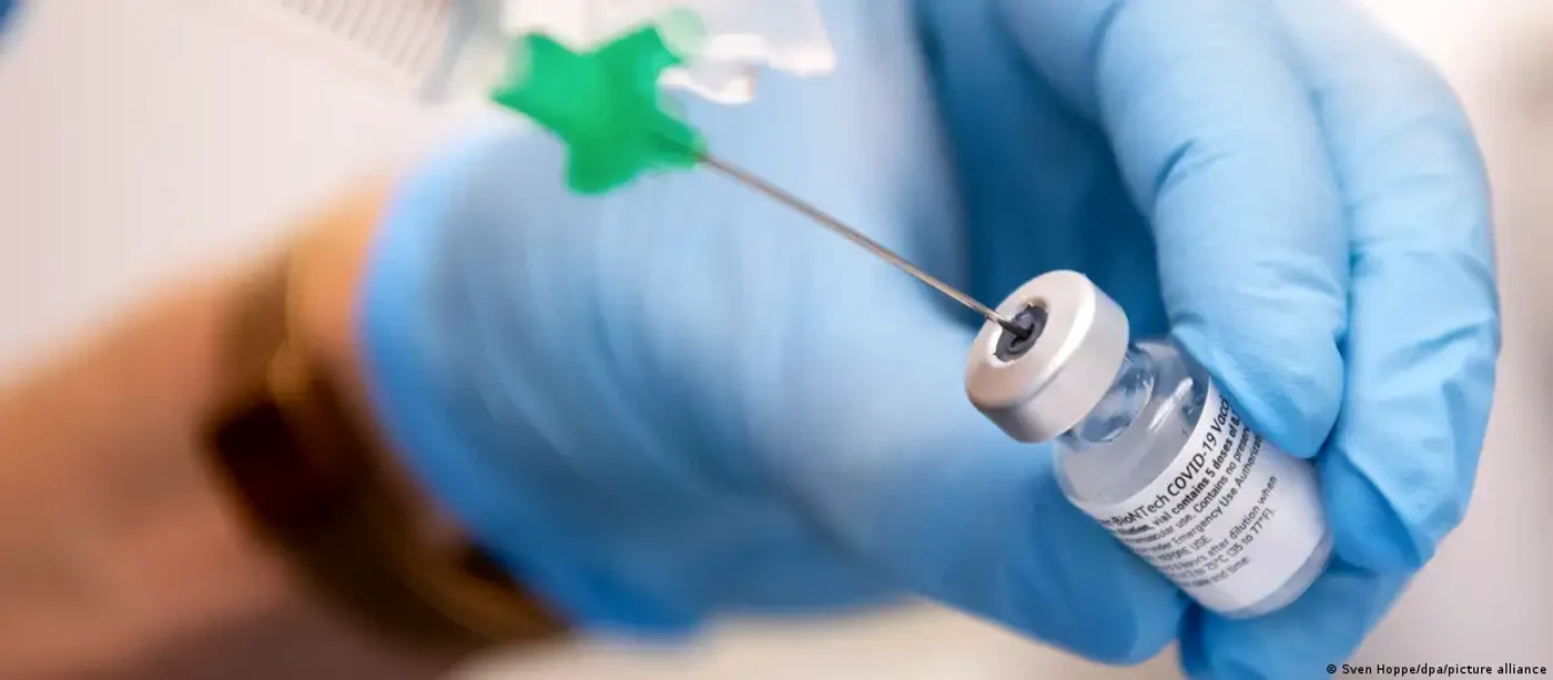 Isteria vaccinurilor anti-Covid reîncepe în România după anunțarea unei anchete DNA