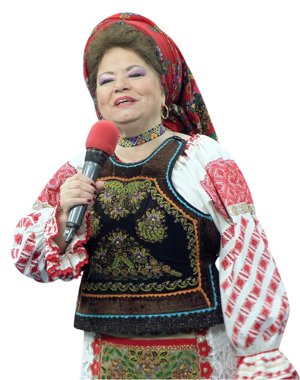 Solista are o adevărată  colecţie de costume  populare