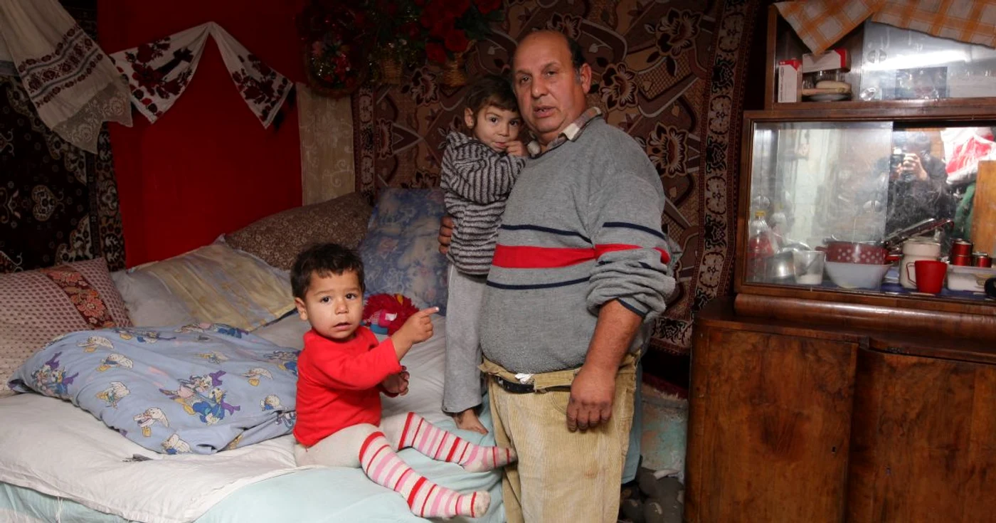 Bani pentru familiile cu probleme financiare (foto arhivă)