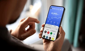 tanar telefon investitii grafic bani pe telefon  Foto Revolut jpg