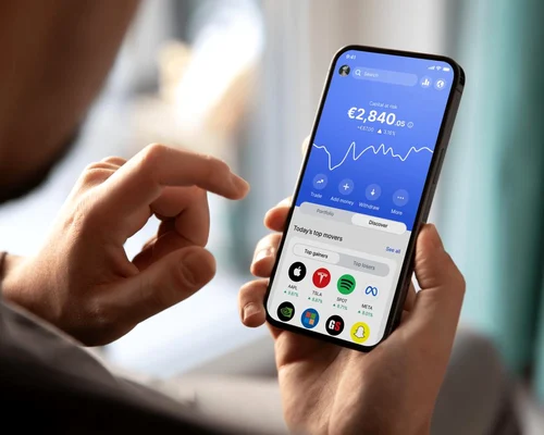 tanar telefon investitii grafic bani pe telefon  Foto Revolut jpg