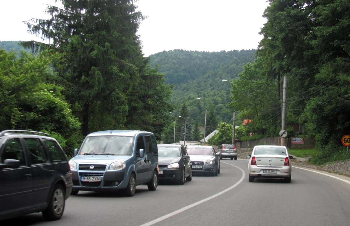 Coadă de trei kilometri la Comarnic, pe DN 1. FOTO Adevărul