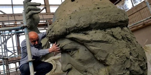 Constructia statuii Sfantului Vladmir