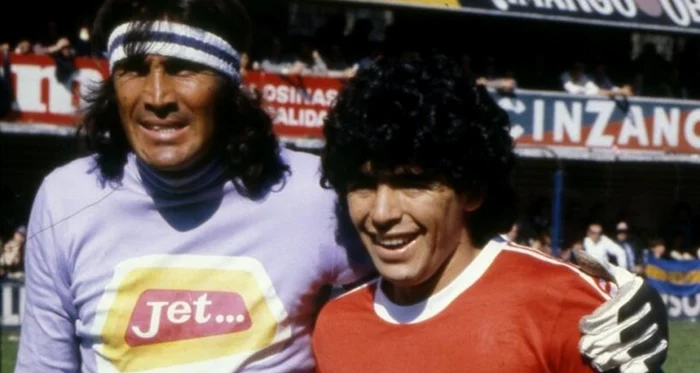 Hugo Gatti, alături de fostul său coechipier Diego Maradona. Foto X 