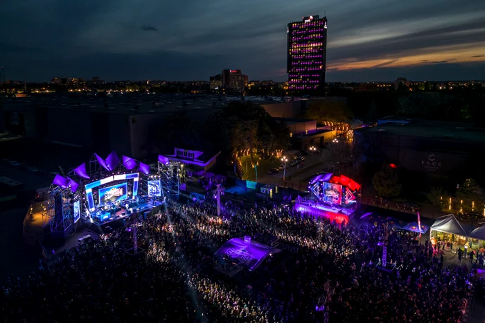 Cele două scene ale duelului Red Bull SoundClash