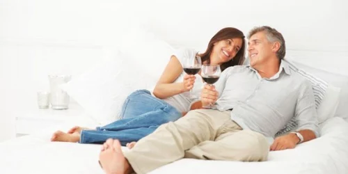 Consumul moderat de alcool protejează inima și arterele înainte şi după infarct