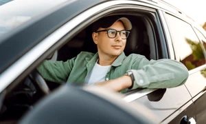 sofer volan ochelari shutterstock1 jpeg