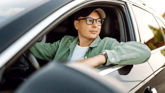 sofer volan ochelari shutterstock1 jpeg