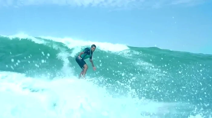 Derek Rabelo i-a impresionat și pe surferii profesioniști cu talentul său