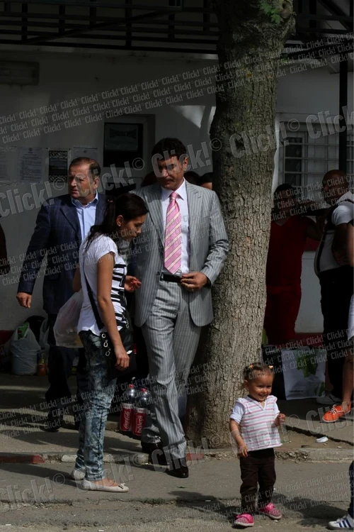 Cristi Borcea, în vizită la naşul său, Gigi Becali, închis la Jilava. (Foto: Cezar Preda)