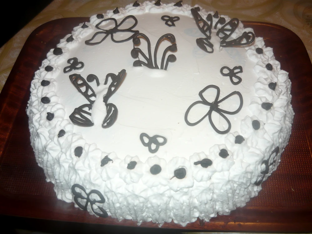 Tort cu cremă de ciocolată