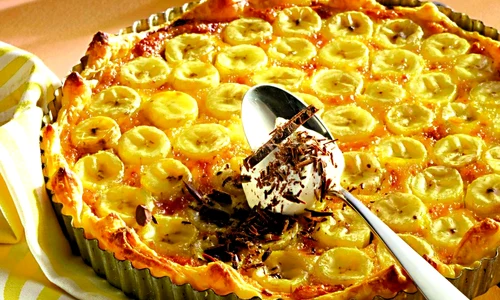 Banana and honey tart with a spoonful of cream jpeg