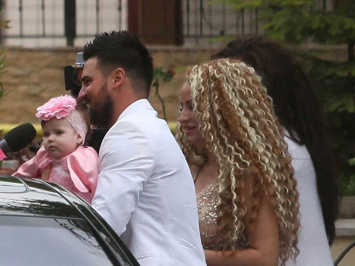 Sânziana Buruiană (32 de ani) a avut o apariție elegantă și decentă la botezfoto: Click!