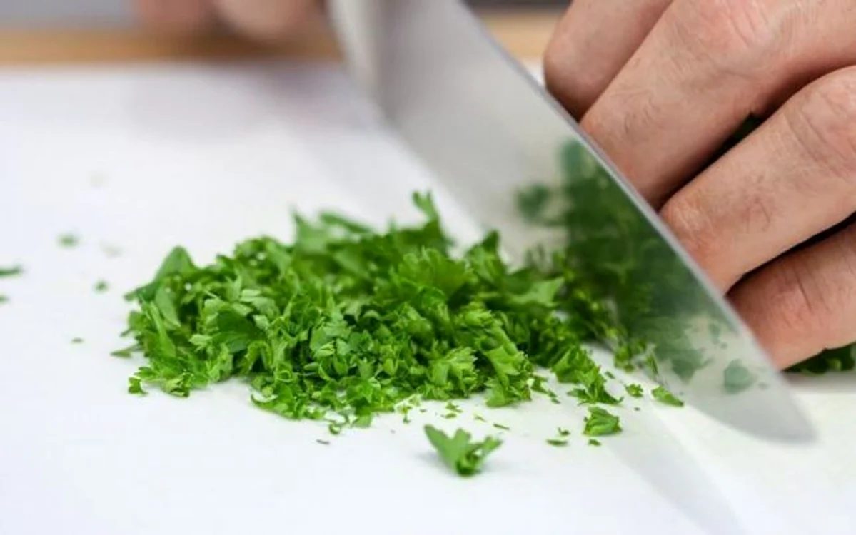 Plante vindecătoare pe care trebuie să le incluzi în dieta ta. Consumă în fiecare zi pătrunjel