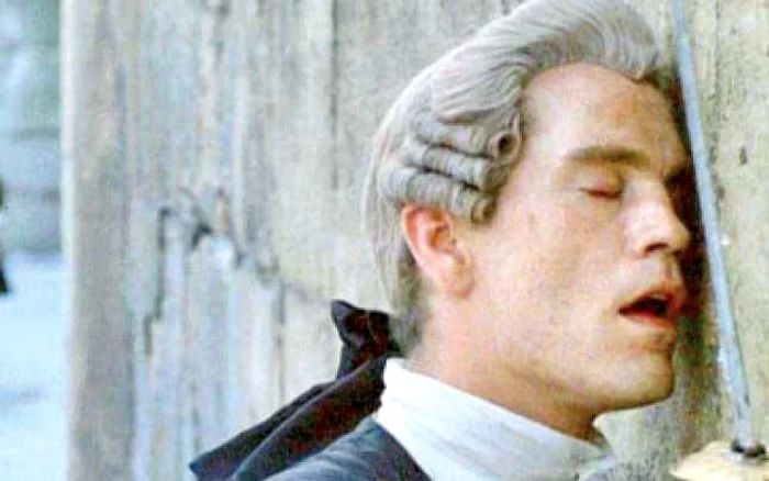 John Malkovich interpretându-l pe Valmont, în ecranizarea lui Stephen Frears