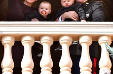 La princesse Charlène, le prince Albert II de Monaco et leurs enfants au balcon du palais lors de la Fête Nationale monégasque jpeg