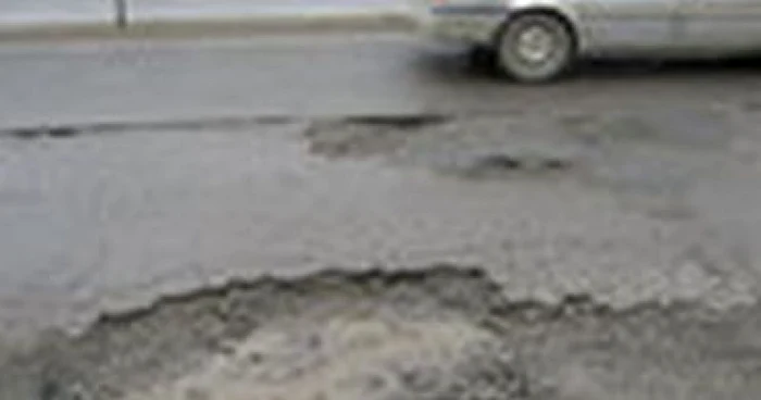 Braşov: O groapă de pe DN73 a fărâmat zeci de maşini