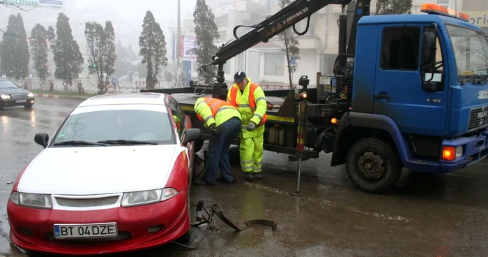 Firma Hi Speed Recovery ridică autoturismele lăsate la întâmplare