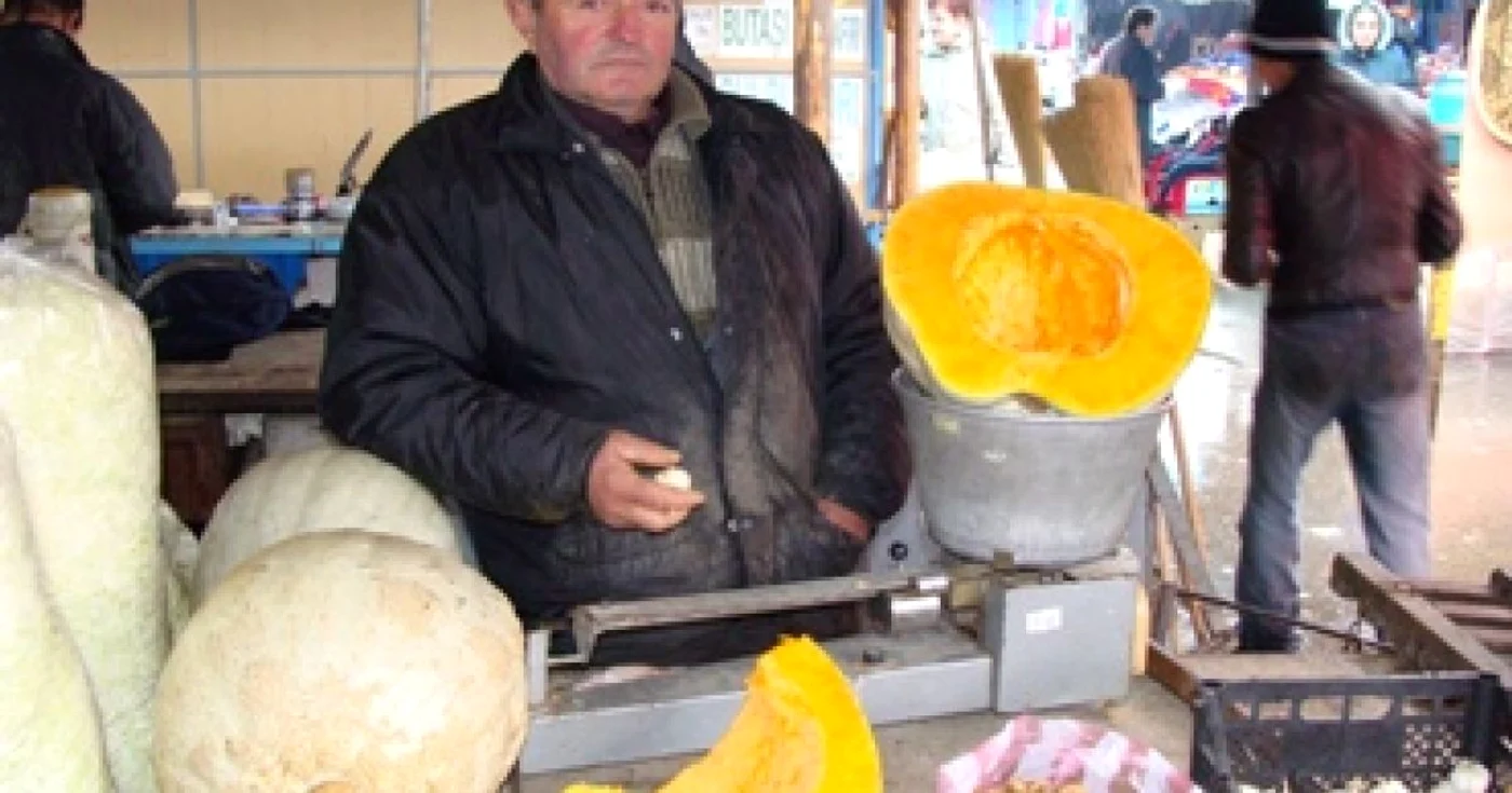 Oradea: Usturoiul, leacul bihorenilor contra gripei porcine