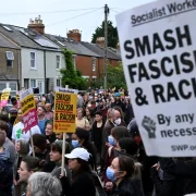 Sute de britanici au protestat față de extrema dreapta în strada FOTO Getty Images