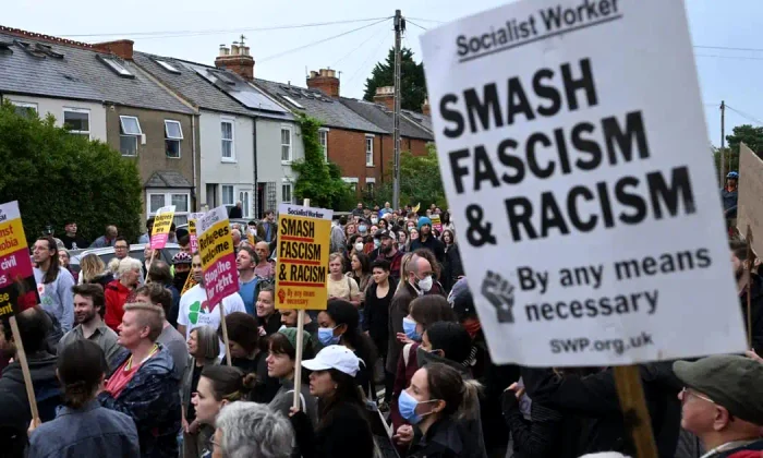 Sute de britanici au protestat față de extrema dreapta în strada FOTO Getty Images