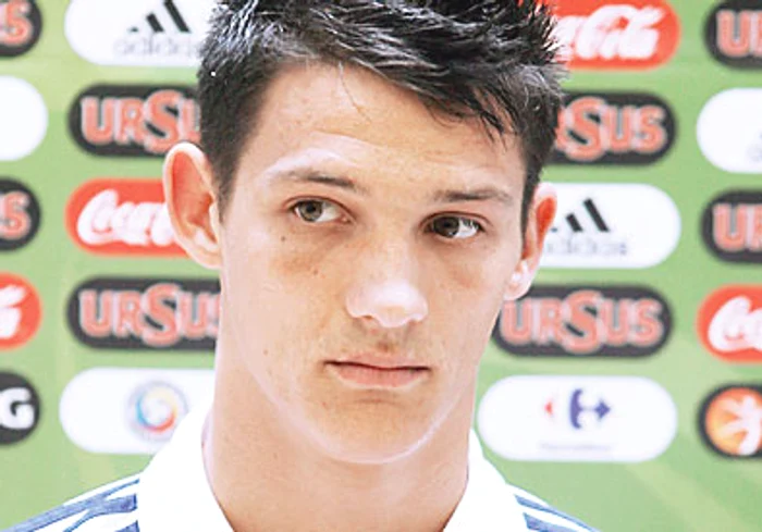 Mădălina Pamfile (dreapta), alături de Daniela Crudu la o petrecere