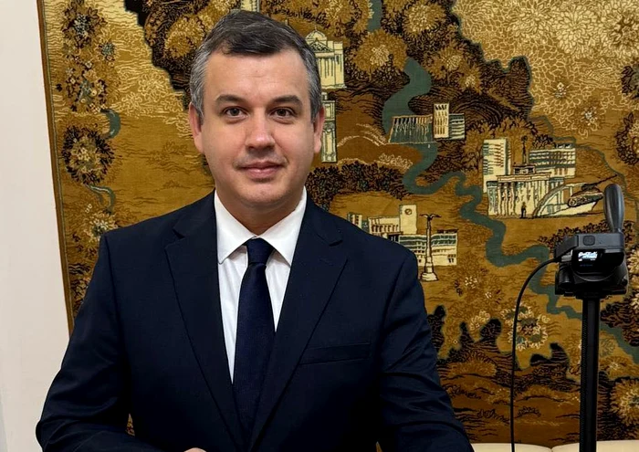 Euporlamentarul Eugen Tomac a votat la București, la Ambasada R. Moldova FOTO: Facebook