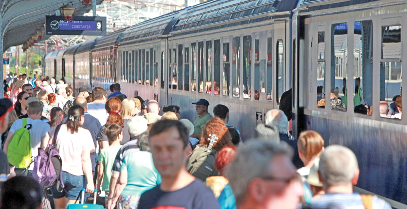 
    Linia 9 era arhiplină  ieri dimineaţă,  la ora 9.00 Fotografii. Sever Gheorghe   